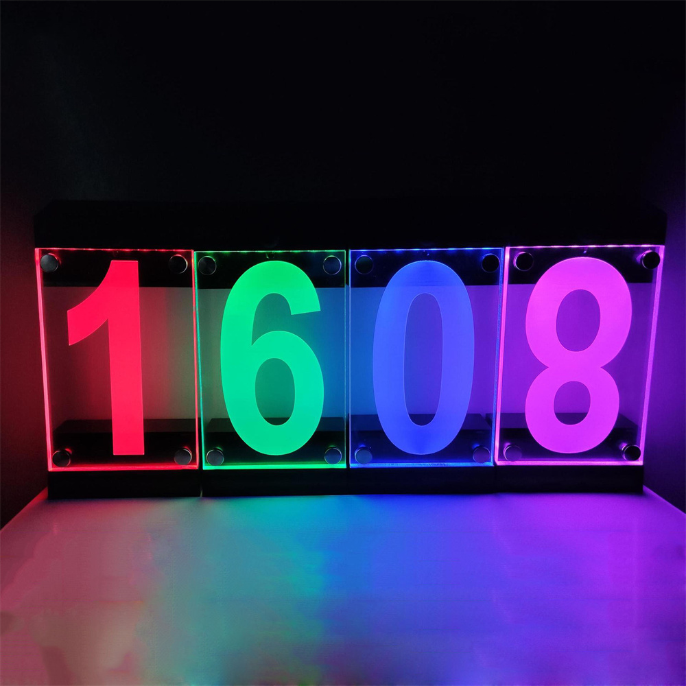 Outdoor Power Number - Zasilany energią słoneczną kolor RGB znak
